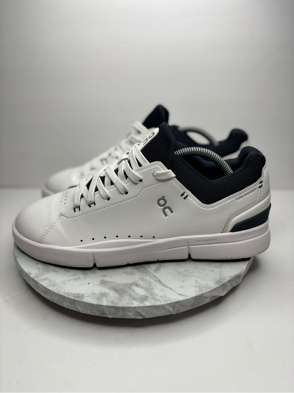 Size 11 Women -9.5 Men On The Roger Advantage sneakers with faux leather